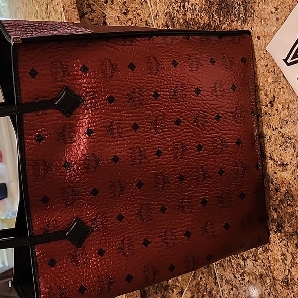 MCM Metallic Scooter Red Medium Kira NS Shopper Tote - Picture 15 of 16